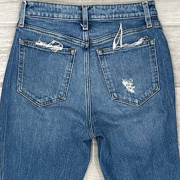 Abercrombie & Fitch High Rise Mom Jean Curve Love in Medium Wash Distressed - Picture 8 of 15